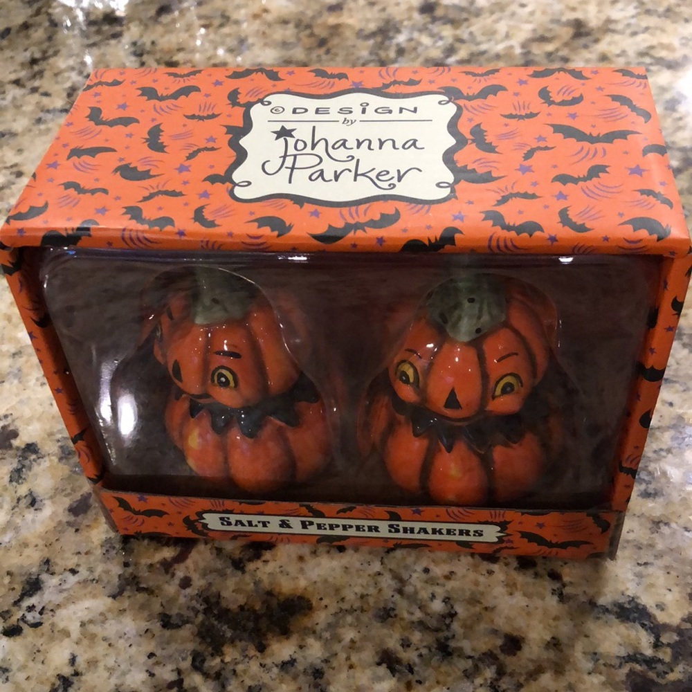 NIB Johanna Parker Pumpkin Salt and Pepper Shakers - Picture 3 of 3